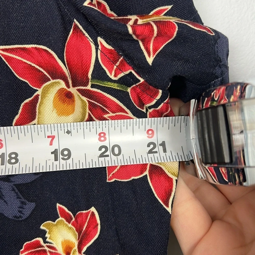 Island Traders large button down tropical Hawaiian women’s wood button top